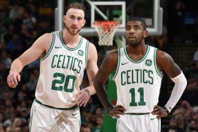 九游娱乐APP-国际大都会队员尽心尽力，为荣誉而战，国际大都会东区